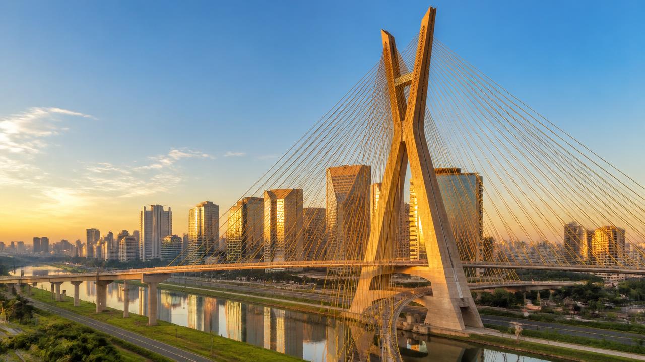 Vista urbana de São Paulo ao fundo